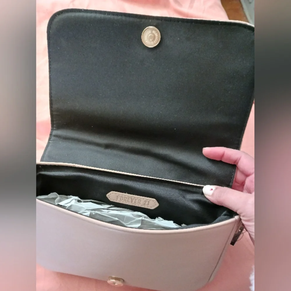 Forever 21 women's purse - Picture 5 of 5